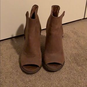kelsi dagger cognac booties